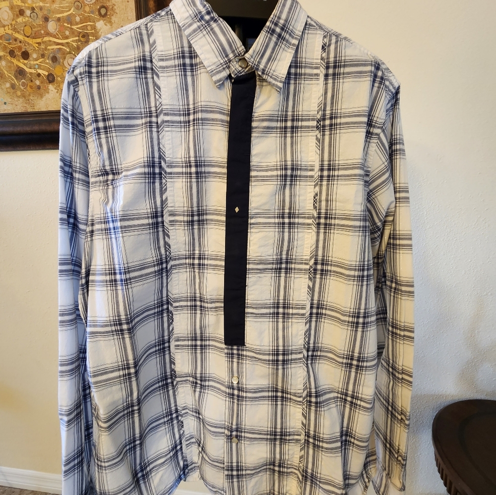 Men long sleeve snap on buttons shirt, size xl .
